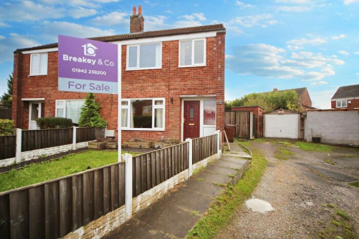 3 Bedroom Semi-Detached House For Sale In Alderley Road, Hindley, WN2