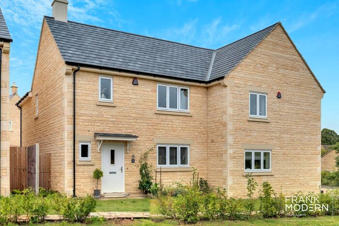 3 Bedroom Semi-Detached House For Sale In Casterton Lane, Tinwell, PE9