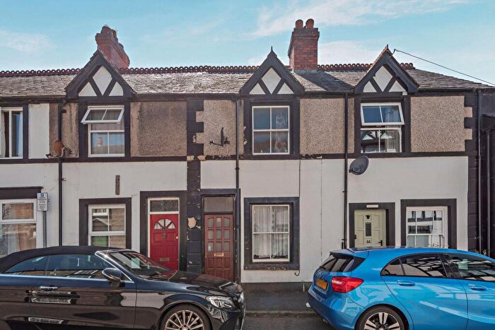 2 Bedroom Terraced House For Sale In Church Street, Llangollen, LL20