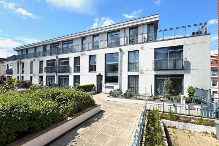 2 Bedroom Apartment To Rent In Chertsey, Surrey, KT16
