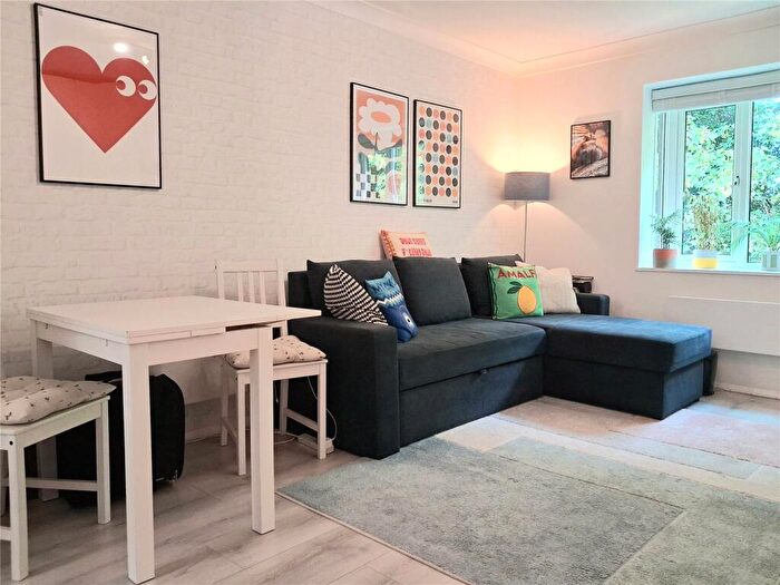 Studio For Sale In Glyn Avenue, Barnet, EN4