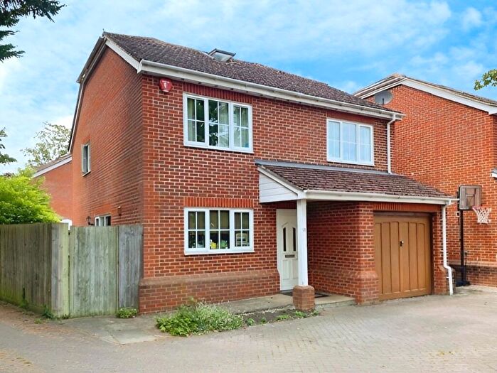 4 Bedroom Detached House For Sale In Grovelands Avenue, Winnersh, Wokingham, RG41