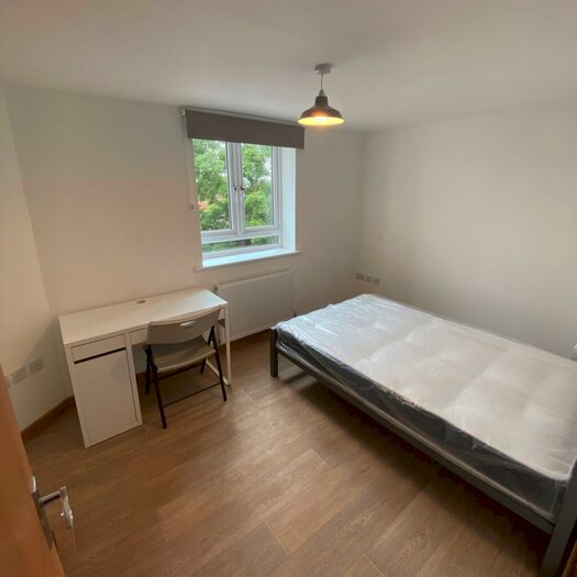 5 Bedroom Flat To Rent In Melton Crescent, Horfield, Bristol, BS7