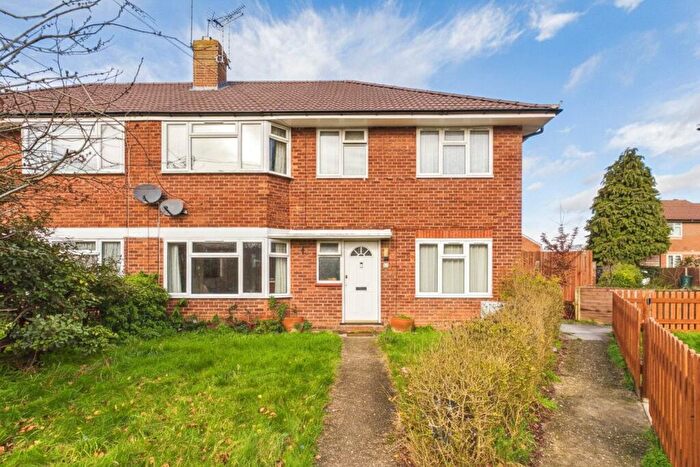 2 Bedroom Maisonette For Sale In Larchfield Road, Maidenhead, Berkshire, SL6