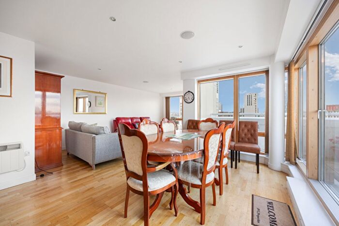 3 Bedroom Flat To Rent In Newington Causeway, Elephant And Castle, SE1