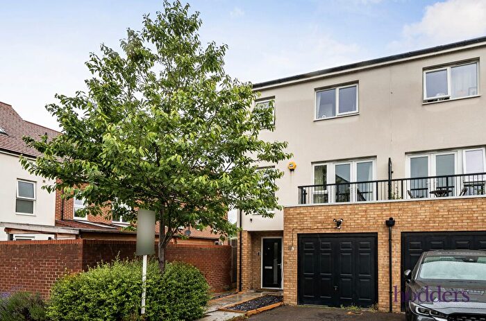 4 Bedroom End Of Terrace House For Sale In Hawker Drive, Addlestone, Surrey, KT15