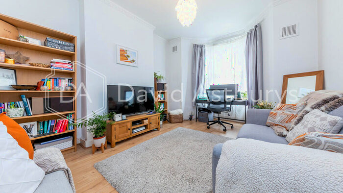 2 Bedroom Flat To Rent In Fairbridge Road, Archway, London, N19