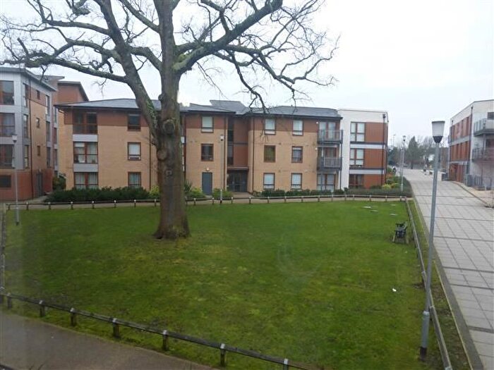 4 Bedroom Maisonette To Rent In Commonwealth Drive, Crawley, RH10