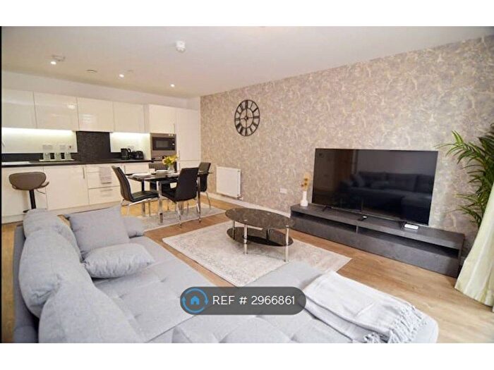 2 Bedroom Flat To Rent In Kingfisher Heights, London, E16