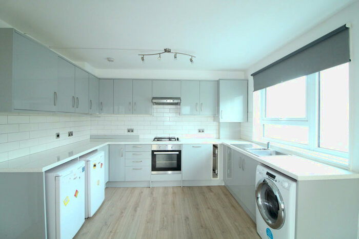 2 Bedroom Flat To Rent In Woodland Road, S, SE19