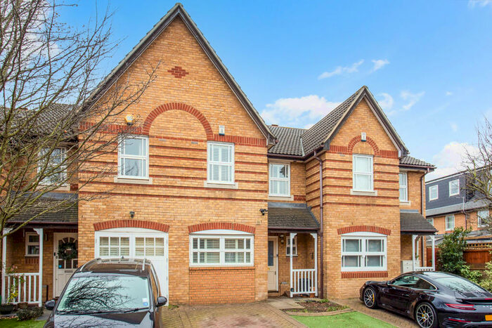 4 Bedroom House To Rent In Wycliffe Road, SW11