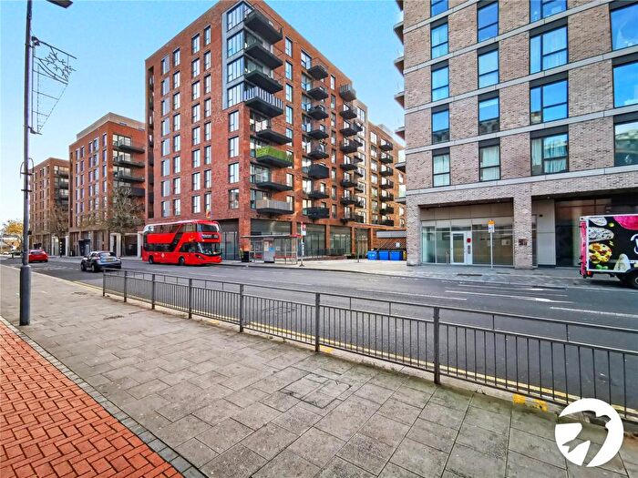 3 Bedroom Flat To Rent In Regal Walk, Bexleyheath, DA6