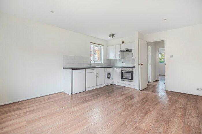 1 Bedroom Flat To Rent In Red Lion Lane, Shooters Hill, London, SE18