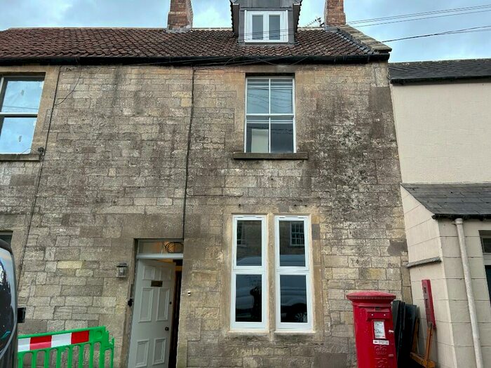 1 Bedroom Flat To Rent In High Street, SN14