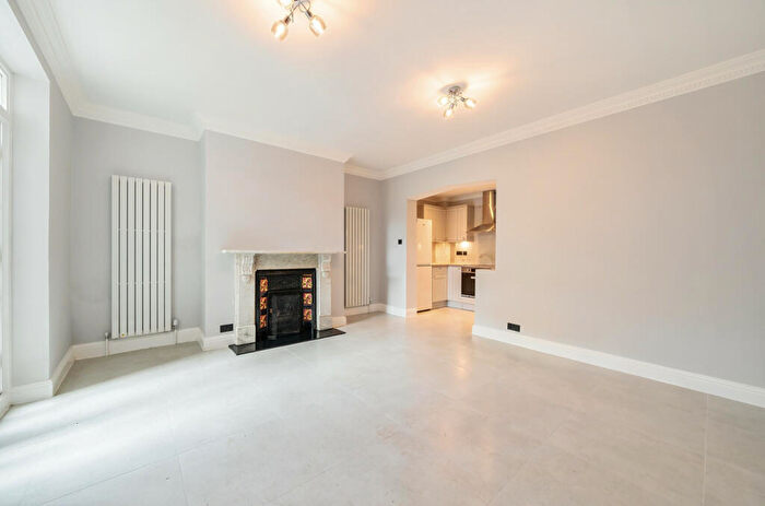 2 Bedroom Apartment For Sale In Winchester Road, London, NW3