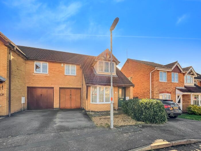 3 Bedroom End Of Terrace House To Rent In Lordswood Close, Wootton, Northampton, NN4