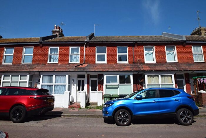 2 Bedroom Flat To Rent In Dursley Road, Eastbourne, BN22