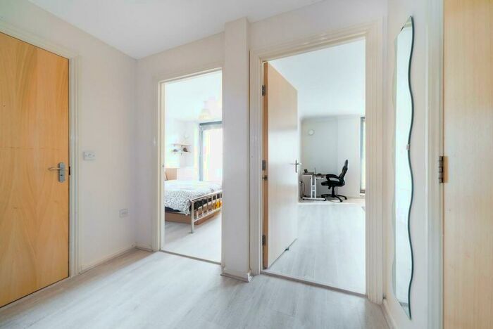1 Bedroom Flat For Sale In Bath Road, Slough, SL1