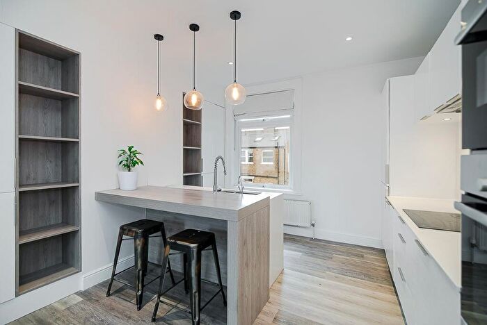 3 Bedroom Maisonette To Rent In North Worple Way, SW14
