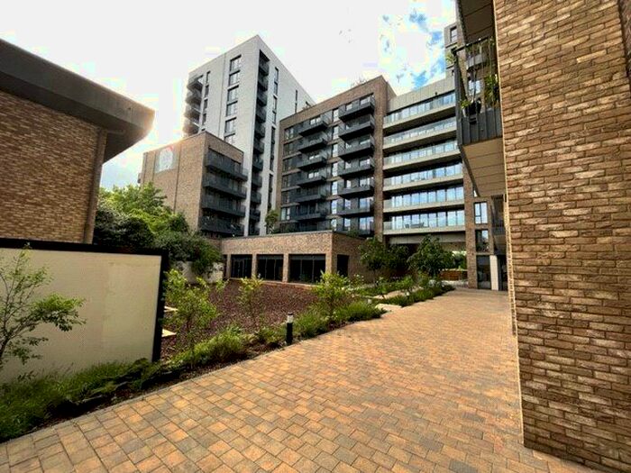 2 Bedroom Flat To Rent In High Street, Staines-Upon-Thames, Surrey, TW18