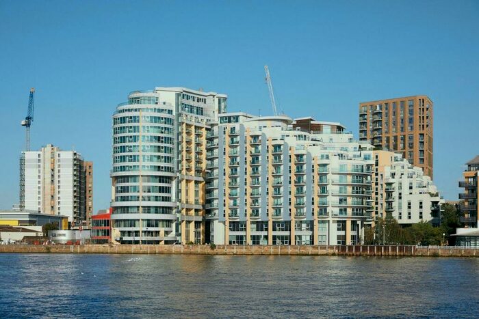 3 Bedroom Apartment To Rent In Bridges Court Road, Battersea, SW11