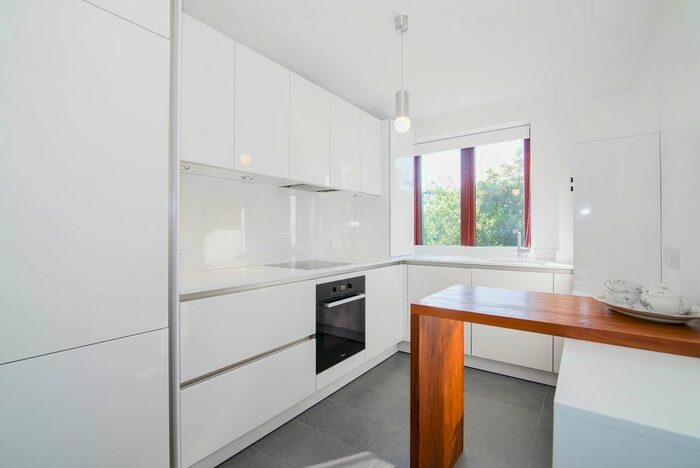 2 Bedroom Flat To Rent In Perivale Lodge, Perivale Lane, UB6