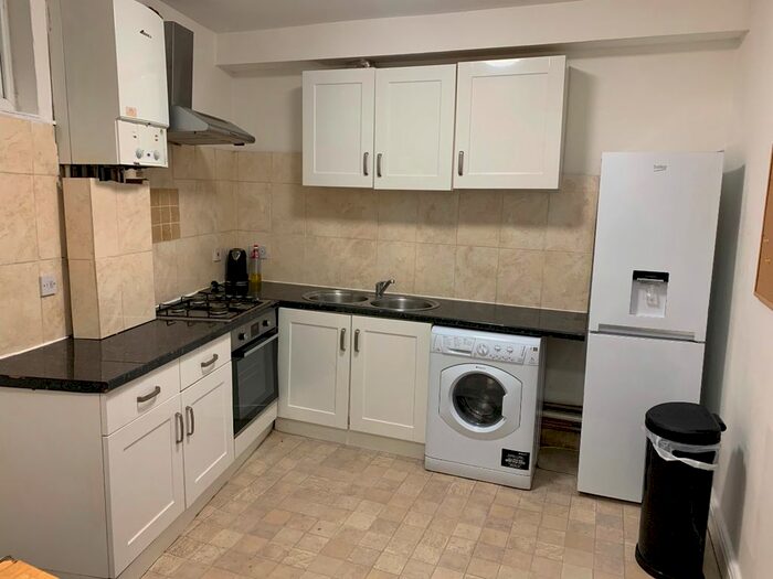 1 Bedroom Flat To Rent In Flat, Radford Road CV31