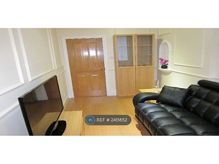 2 Bedroom Flat To Rent In Mile End, London, E3