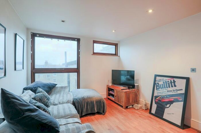 2 Bedroom Flat To Rent In Clapham High Street, London, SW2