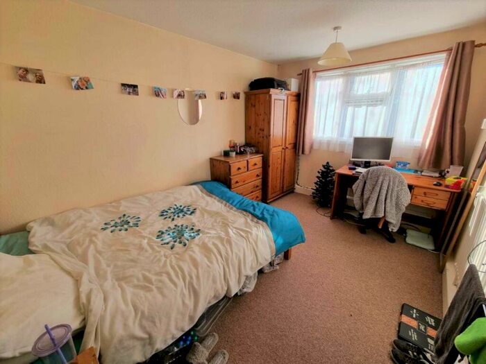 4 Bedroom Terraced House To Rent In Clover Road, Guildford, GU2