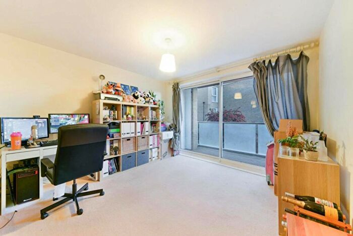 2 Bedroom Flat To Rent In East Dulwich Road, East Dulwich, London, SE22