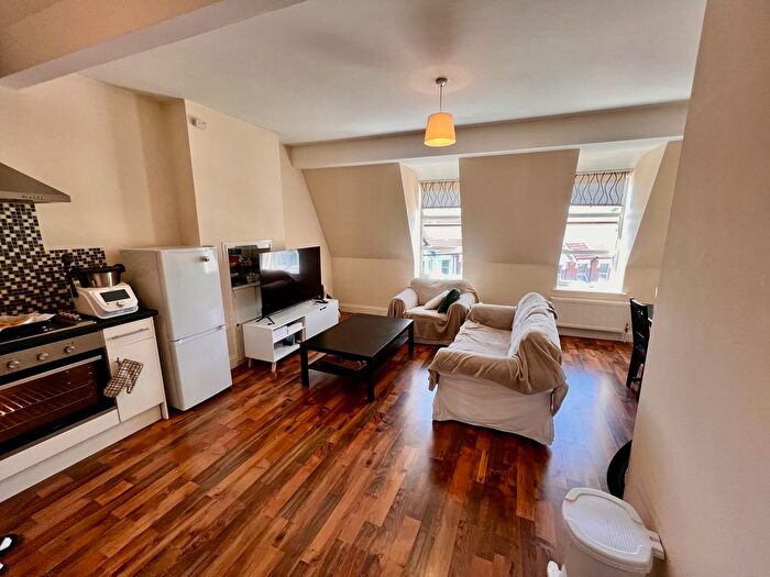 1 Bedroom Flat To Rent In Northfield Avenue, West Ealing, W13