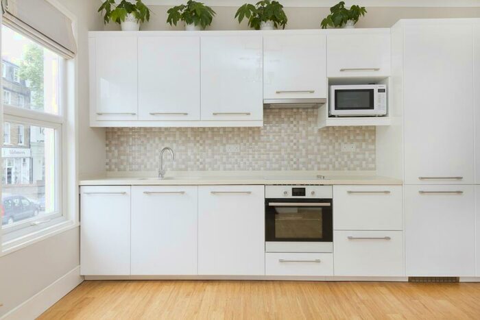 2 Bedroom Apartment To Rent In Lordship Lane, East Dulwich, London, SE22