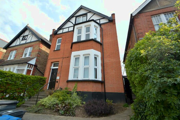 Studio To Rent In Cranes Park Avenue, Surbiton, KT5