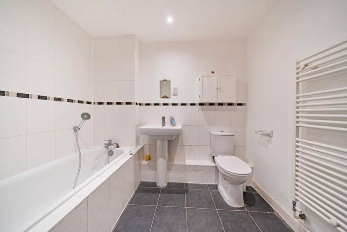 2 Bedroom Flat To Rent In Casel Court, Stanmore, HA7