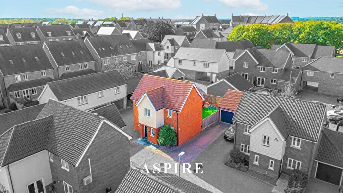 4 Bedroom Detached House For Sale In Warwick Crescent, Basildon, SS15