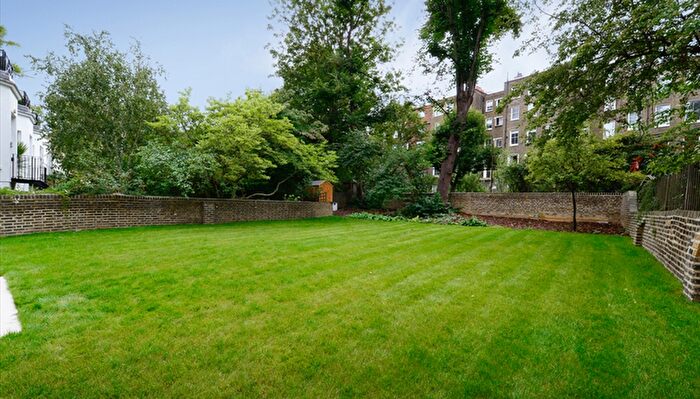 3 Bedroom Flat To Rent In Lexham Gardens, London, W8