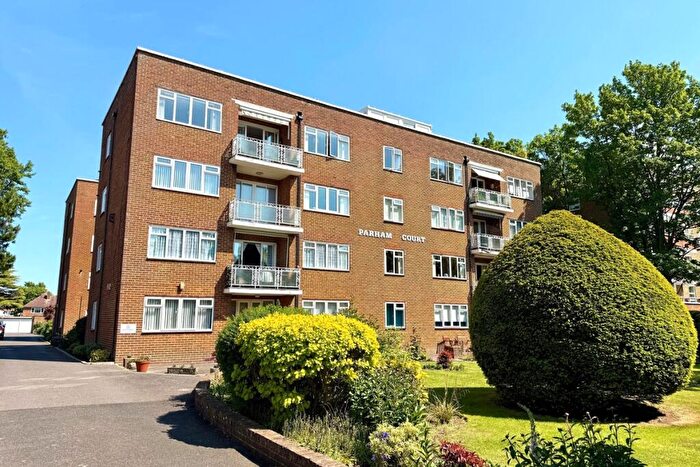 2 Bedroom Flat For Sale In Grand Avenue, West Worthing, West Sussex, BN11