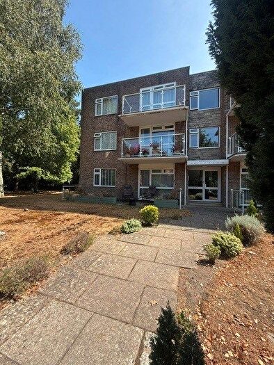 3 Bedroom Flat To Rent In Westbourne Gate, BH4