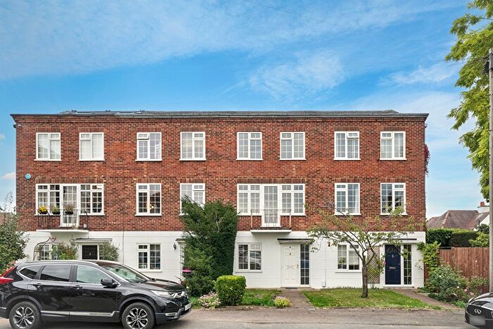 4 Bedroom Terraced House For Sale In Sunmead Road, Sunbury-On-Thames, TW16