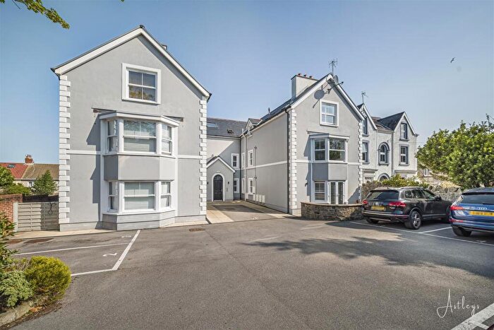 3 Bedroom Apartment For Sale In Bayview, Overland Road, Mumbles, Swansea, City And County Of Swansea., SA3