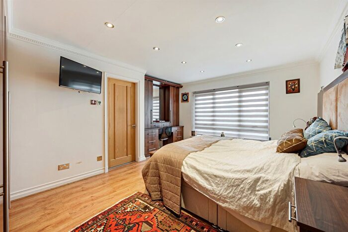 2 Bedroom Flat For Sale In Delahays Drive, Hale, WA15