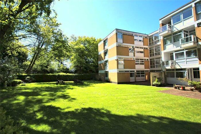 2 Bedroom Apartment To Rent In Woking, GU22