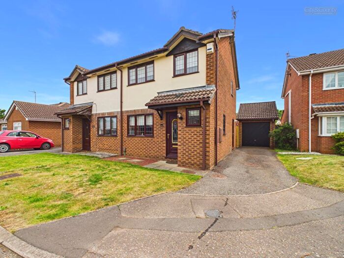 3 Bedroom Semi-Detached House For Sale In Temple Grange, Peterborough, PE4