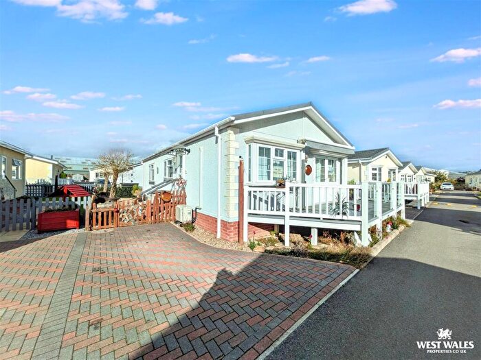 2 Bedroom Park Home For Sale In West Street, Whitland, SA34
