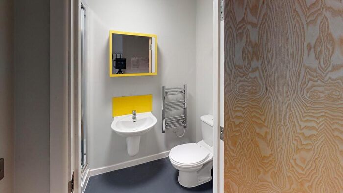 Studio To Rent In Queens Road, Bristol, BS8 - Photo 3