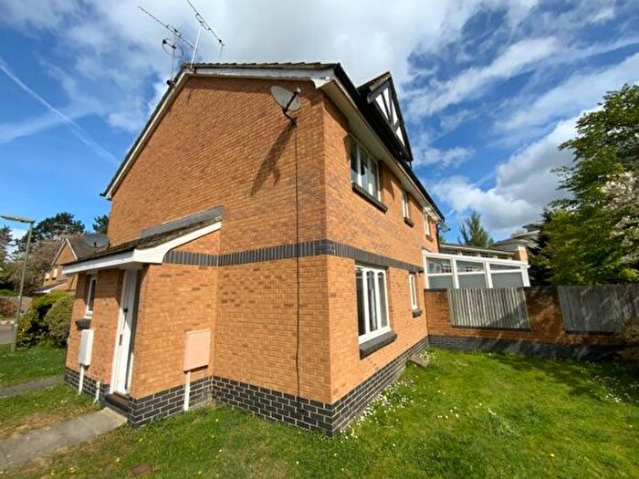 1 Bedroom Semi-Detached House To Rent In Eyston Drive, Weybridge, KT13