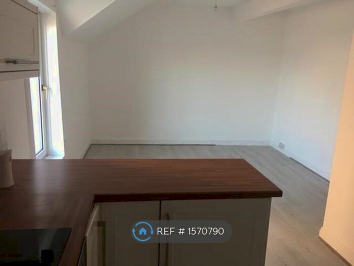 Studio To Rent In St. Michaels Road, Bournemouth, BH2