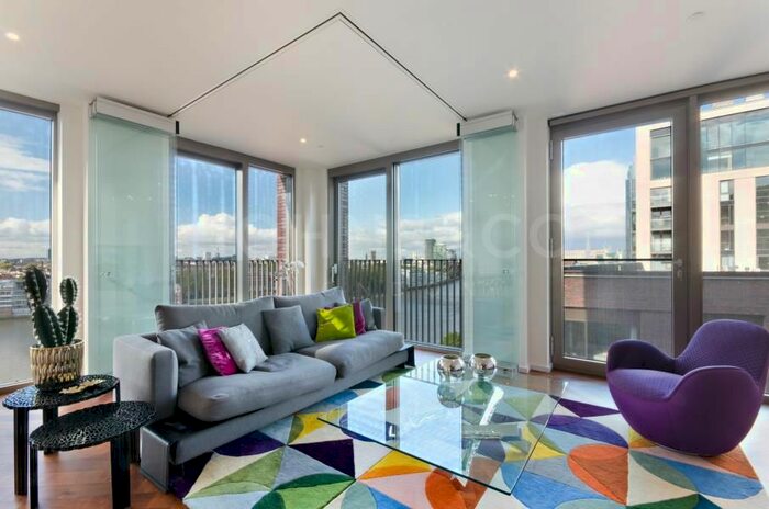 2 Bedroom Flat To Rent In Capital Building, Embassy Gardens, London, SW11