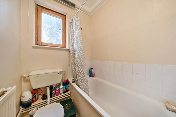 Studio For Sale In Cadiz Street, London, SE17